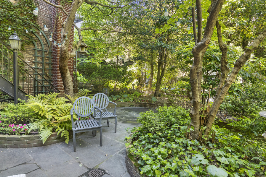 27 Perry Street Manhattan, NY 10014 - Photo 11 of 12