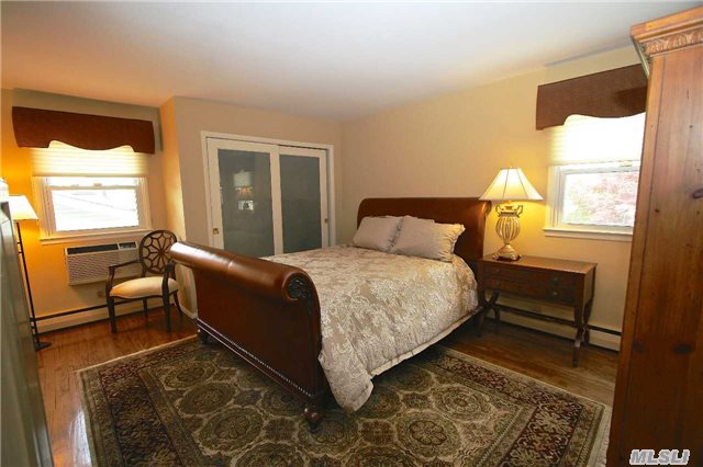 75 Sandy Hollow Road Port Washington, NY 11050 - Photo 9 of 20