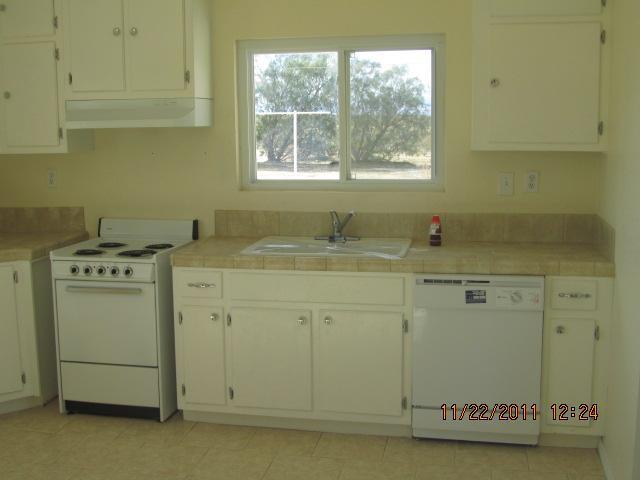 2335 West Springer Avenue Ridgecrest, CA 93555 - Photo 3 of 10