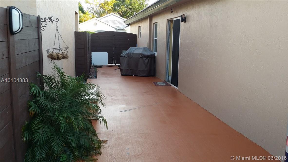 15841 Southwest 85th Lane Miami, FL 33193 - Photo 9 of 13