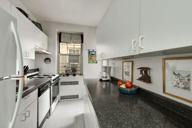 $815,000 | 730 Fort Washington Avenue, Unit 4N | Hudson Heights