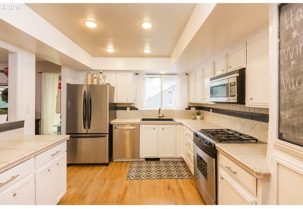 2230 Southwest 106th Place Portland, OR 97225 - Photo 7 of 21