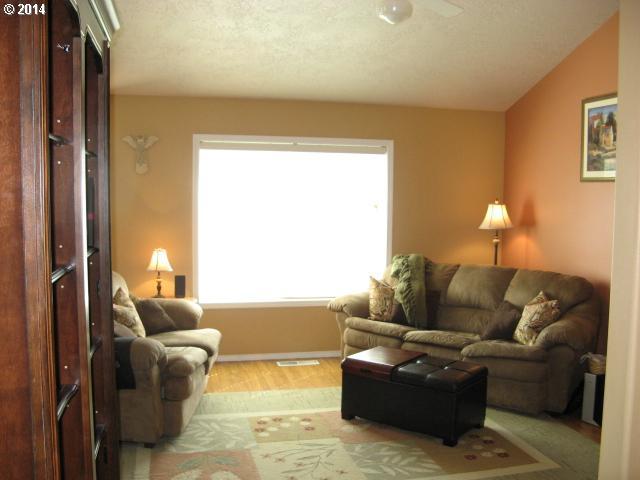 862 Sandpine Loop Northeast Keizer, OR 97303 - Photo 6 of 16 Gallery Image 6