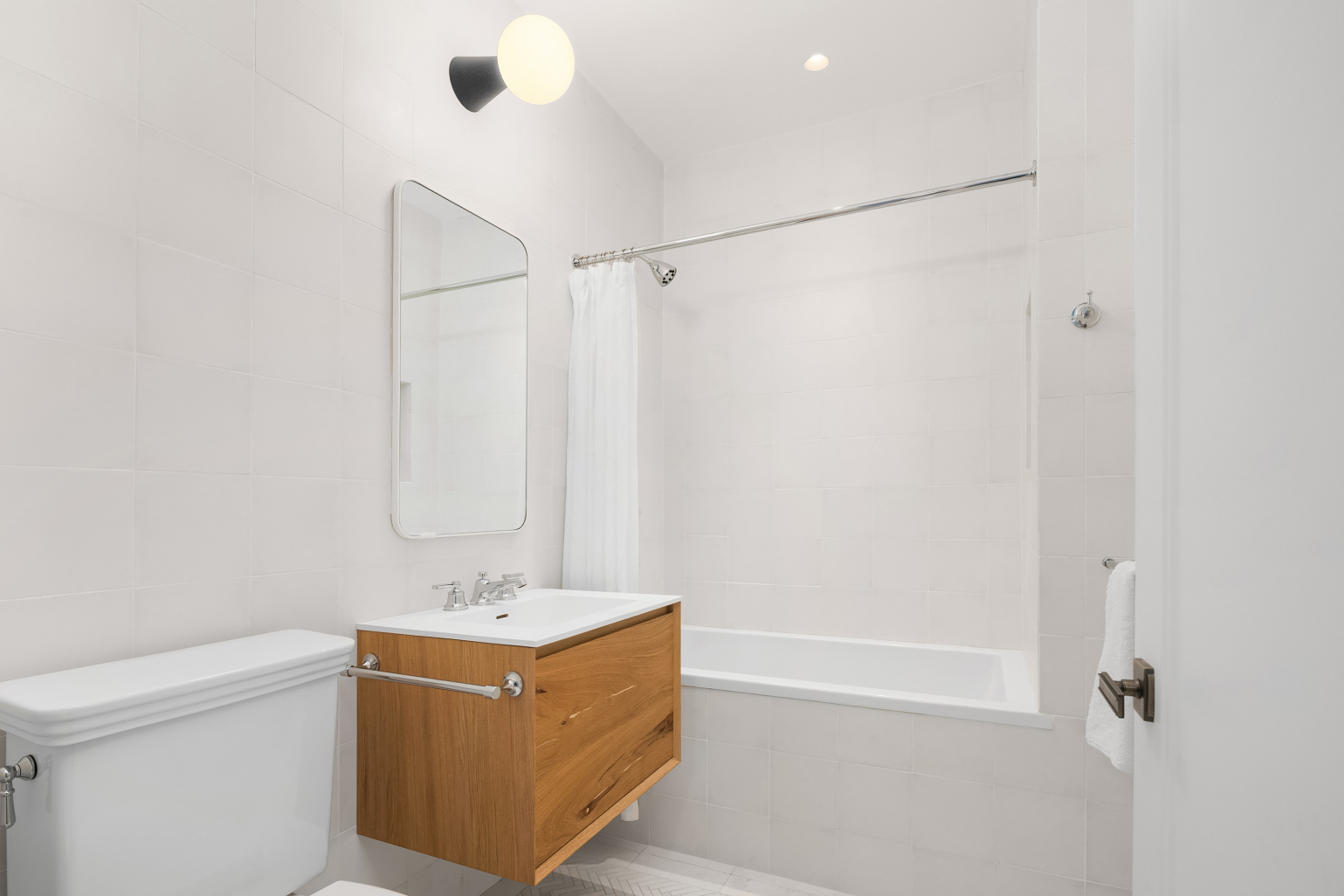 100 Barclay Street, Unit 19D Manhattan, NY 10007 - Photo 23 of 31