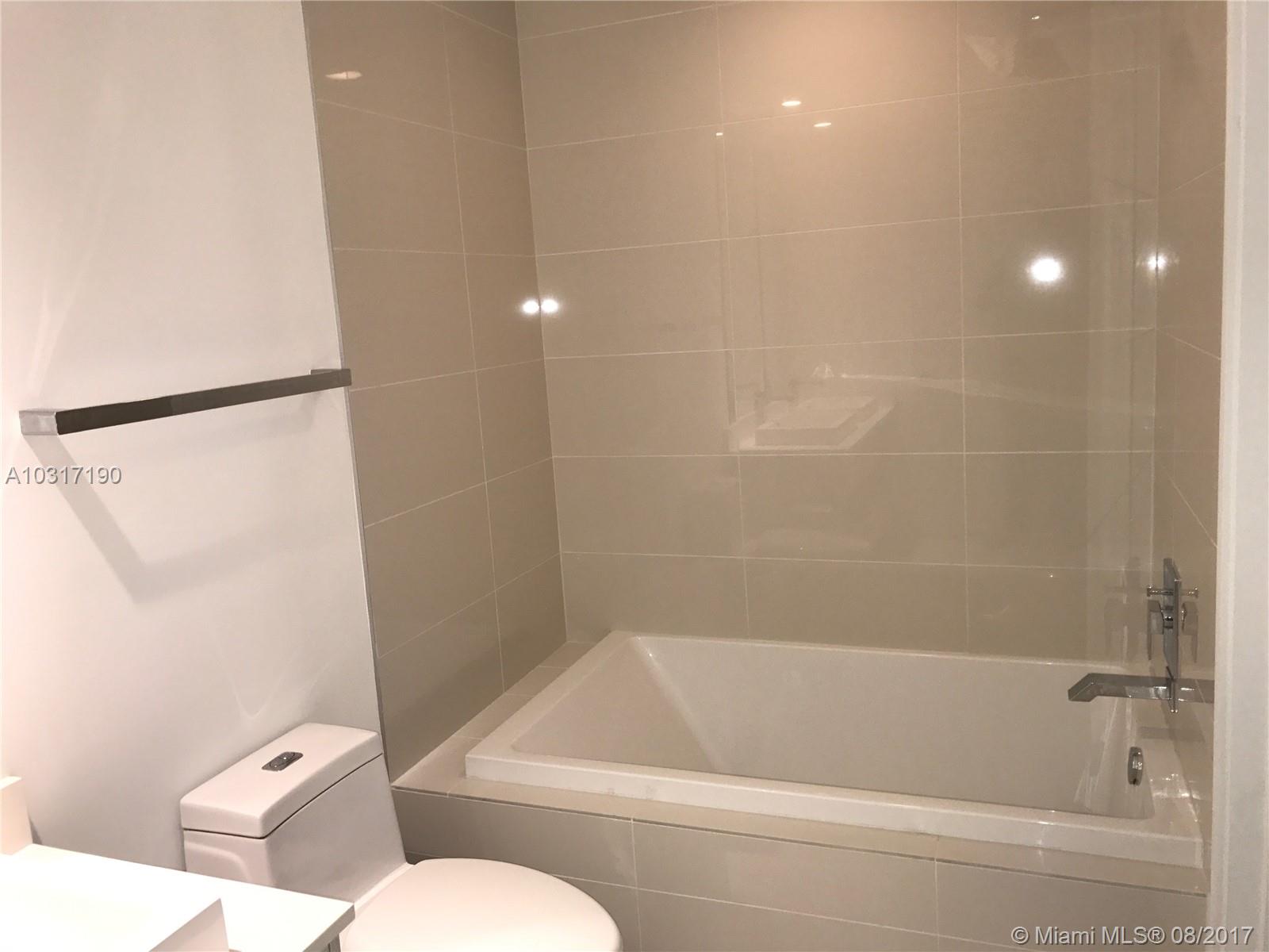 45 Southwest 9th Street, Unit 1407 Miami, FL 33130 - Photo 12 of 37