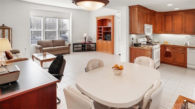 5621 Daisy Street Simi Valley, CA 93063 - Photo 2 of 18