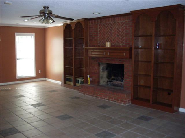 93 South Sanga Road Memphis, TN 38018 - Photo 4 of 12 INTERIOR OF HOME HAS BEEN PAINTED