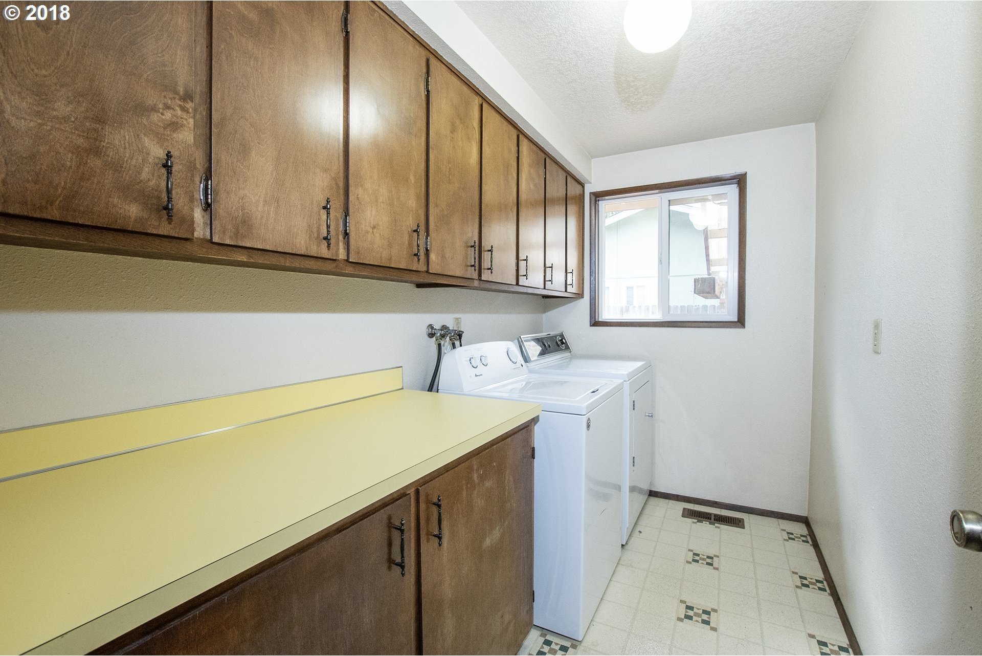 264 64th Street Springfield, OR 97478 - Photo 4 of 27