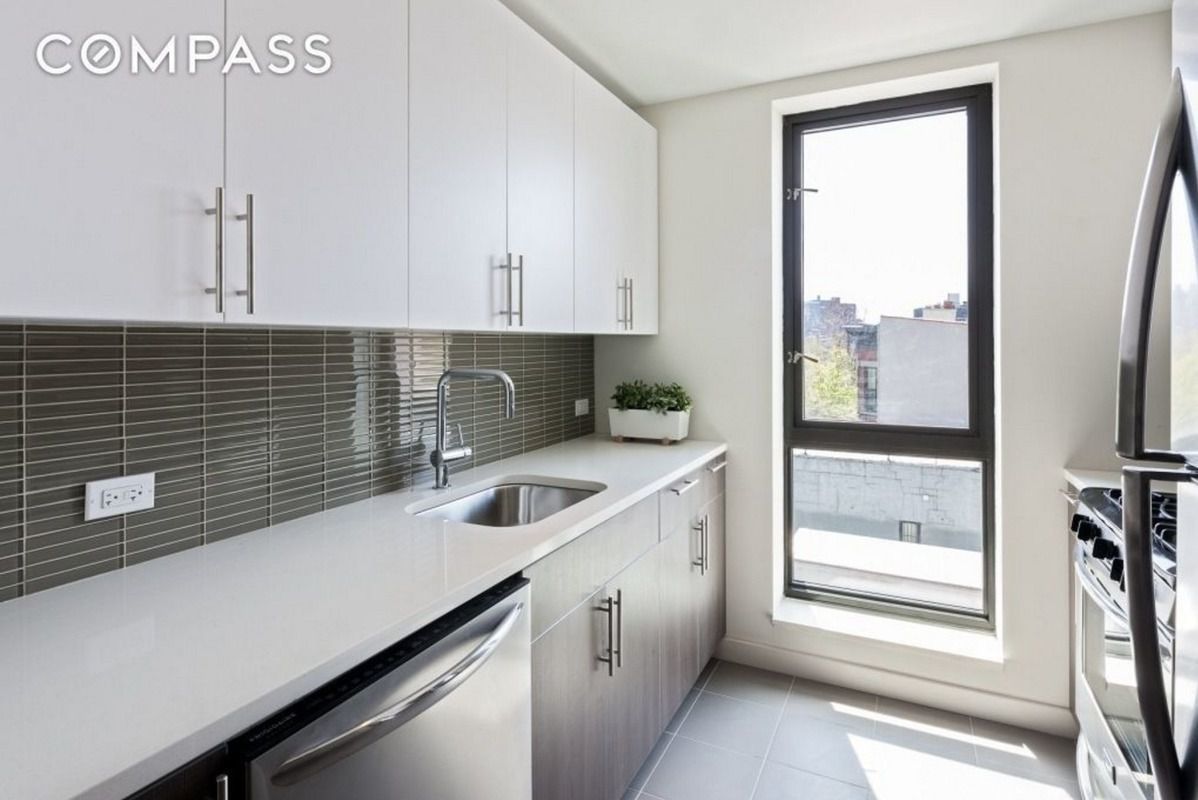 44-72 11th Street, Unit A510 Queens, NY 11101 - Photo 3 of 14