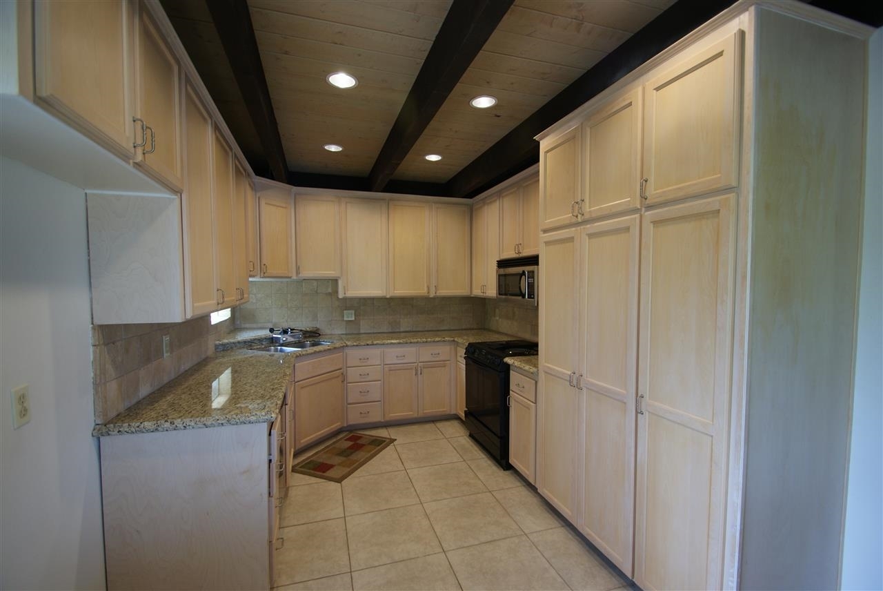 1808 Voluntary Road Vista, CA 92084 - Photo 9 of 17 Gallery Image 9