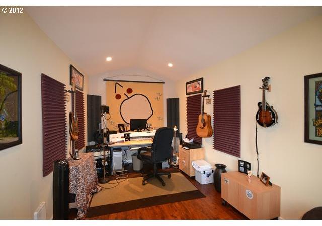 5025 Southeast Rural Street Portland, OR 97206 - Photo 5 of 13 Gallery Image 5