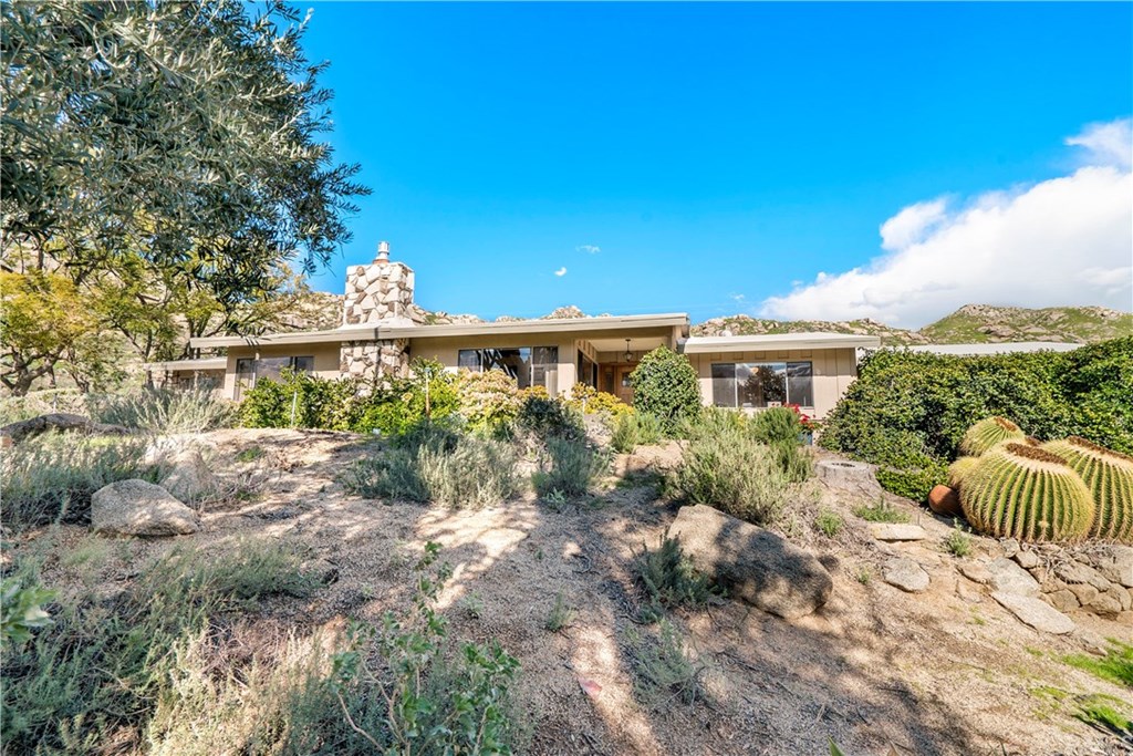 393 2 Trees Road Riverside, CA 92507 - Photo 1 of 1 Welcome to this lovely Mid-Century Beauty