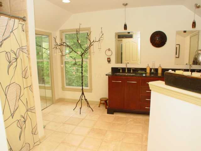 900 Rocky Point Road Memphis, TN 38018 - Photo 10 of 12 2nd Master Bath