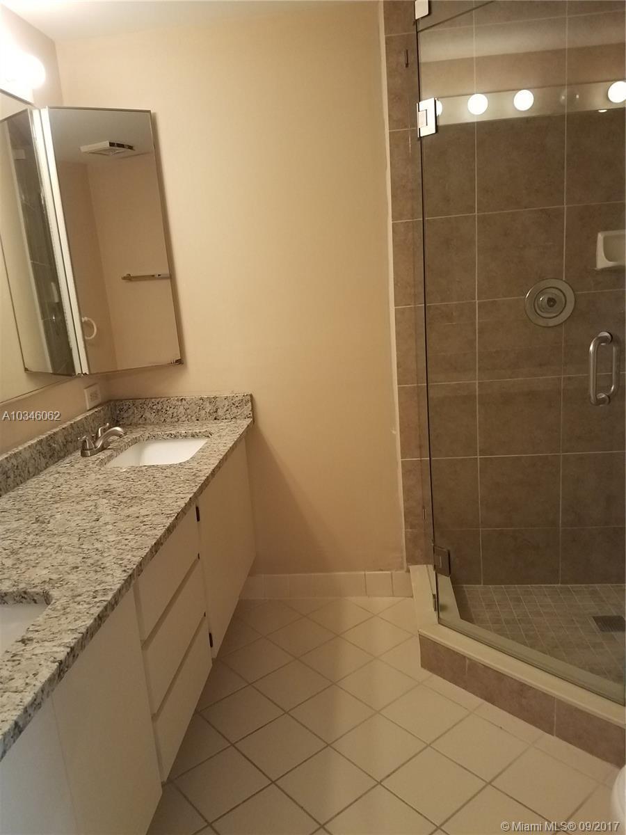 814 Blue Ridge Circle, Unit 814 West Palm Beach, FL 33409 - Photo 4 of 8
