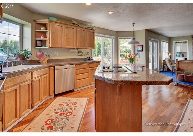 610 Southwest Miller Court Gresham, OR 97080 - Photo 9 of 16 Gallery Image 9