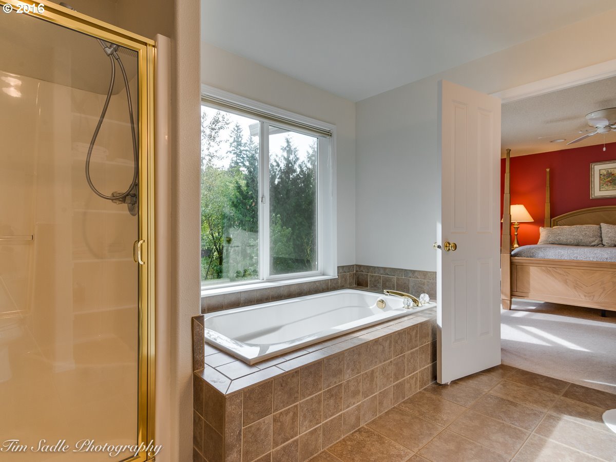 4402 Southwest Palatine Street Portland, OR 97219 - Photo 14 of 22