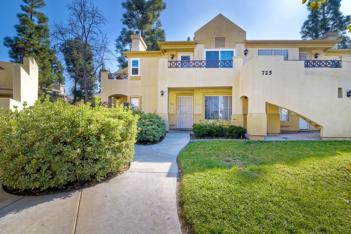 725 Brookstone Road, Unit 201 Chula Vista, CA 91913 - Photo 2 of 21 Gallery Image 2