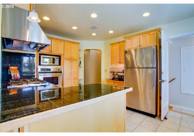 1002 Southwest Falcon Street Portland, OR 97219 - Photo 15 of 16 Gallery Image 15