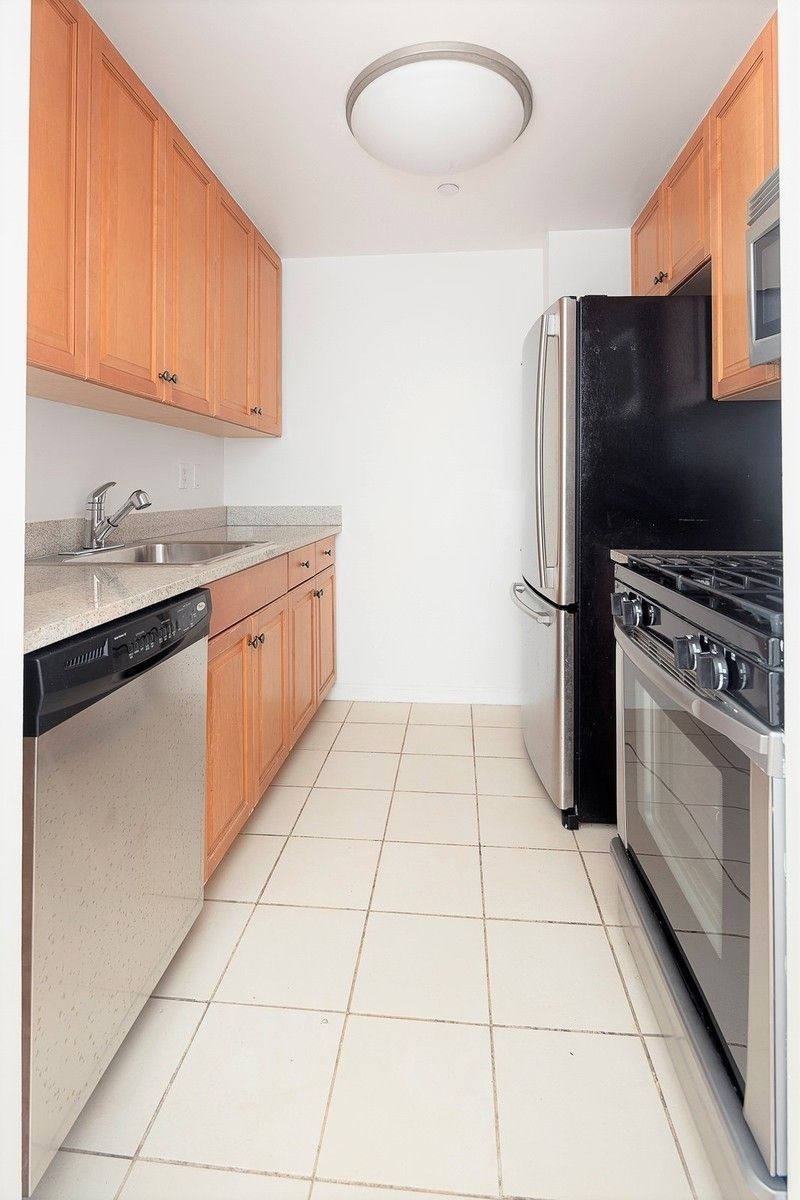 425 Main Street, Unit 10L Manhattan, NY 10044 - Photo 8 of 20