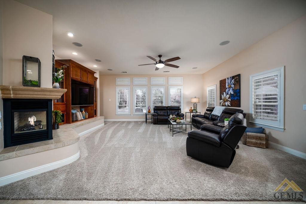 12307 Trinity River Drive Bakersfield, CA 93312 - Photo 13 of 40