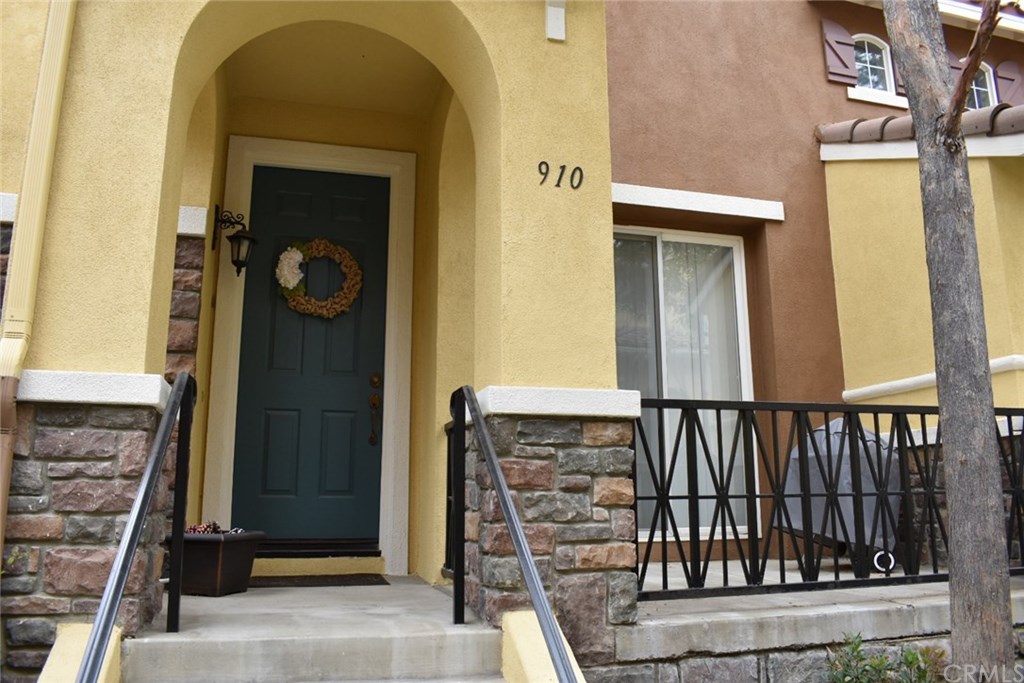 910 Timberwood Irvine, CA 92620 - Photo 2 of 26