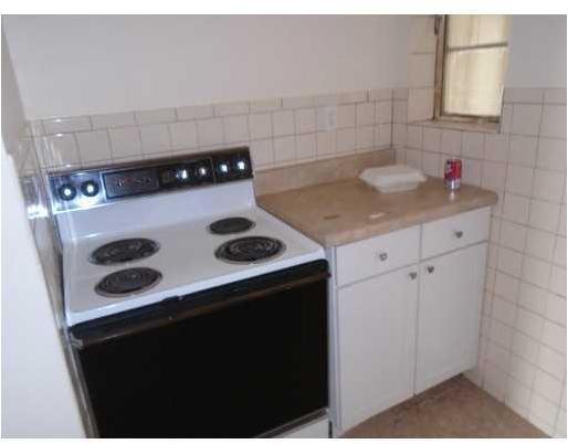 648 West 1st Street Riviera Beach, FL 33404 - Photo 10 of 11