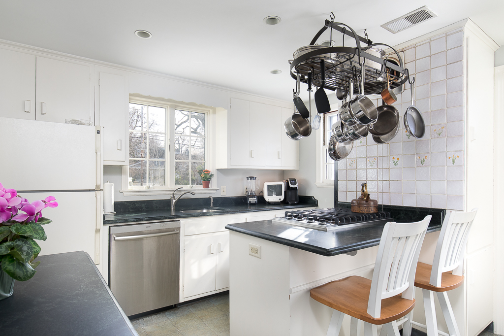 21 Cottage Street Hingham, MA 02043 - Photo 9 of 25