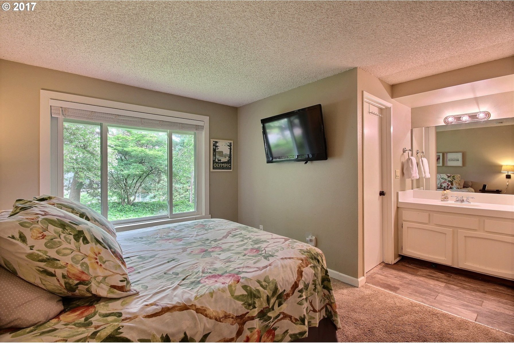 2133 Southwest Marigold Street Portland, OR 97219 - Photo 15 of 20 Gallery Image 15