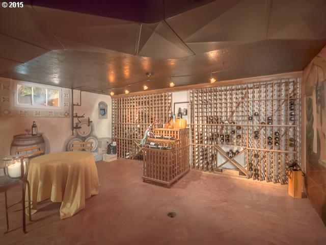 11745 Southwest Riverwood Road Portland, OR 97219 - Photo 10 of 16 Gallery Image 10
