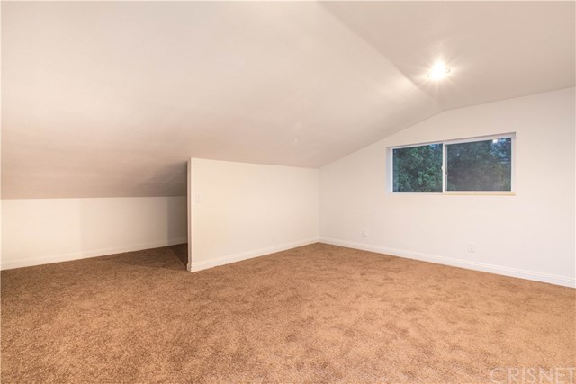 1261 Uppingham Drive Thousand Oaks, CA 91360 - Photo 31 of 38 Guest Room (upstairs)