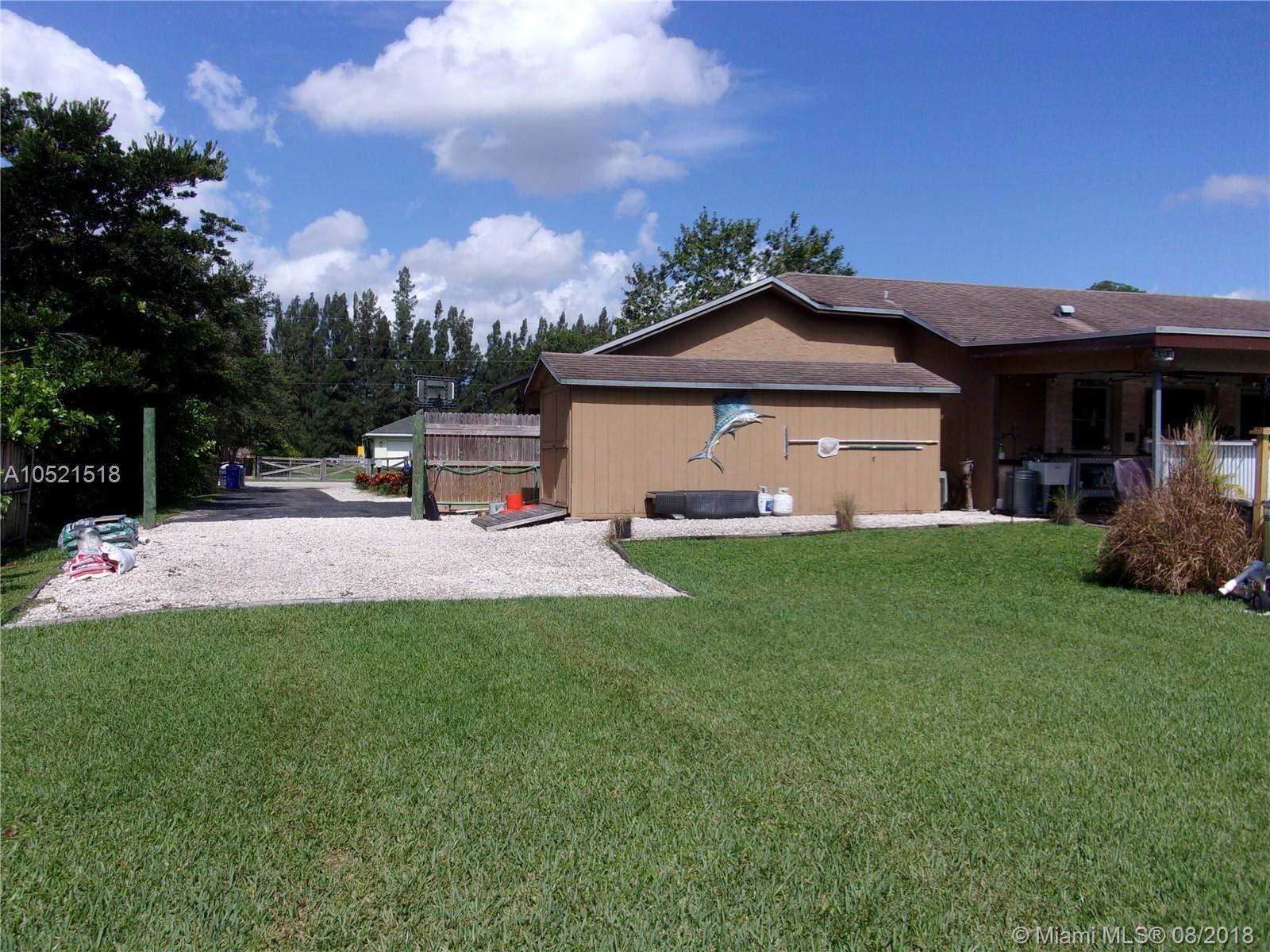 5610 Southwest 195th Terrace Southwest Ranches, FL 33332 - Photo 8 of 41 Gallery Image 8