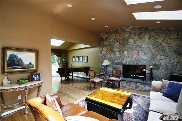 75 Sandy Hollow Road Port Washington, NY 11050 - Photo 3 of 20