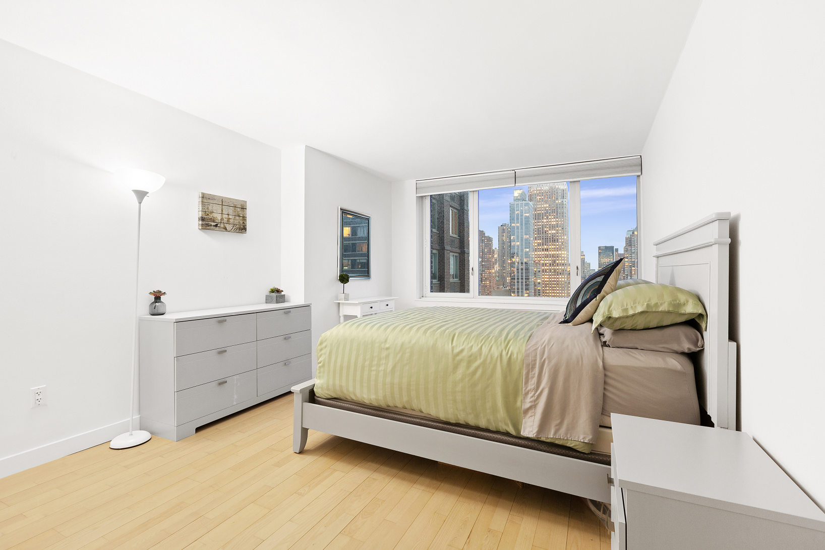 322 West 57th Street, Unit 27B Manhattan, NY 10019 - Photo 4 of 14