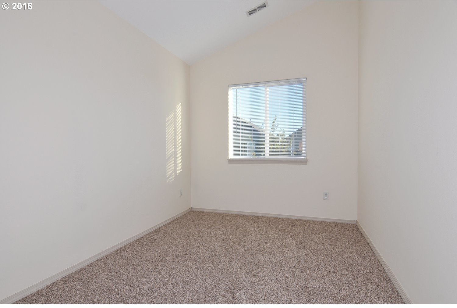 5946 Southeast 15th Loop Gresham, OR 97080 - Photo 16 of 19 Gallery Image 16
