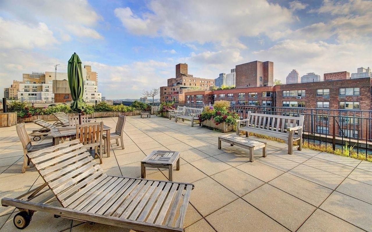 425 E 79th St, Manhattan, NY 10075 - Photo 10 of 13