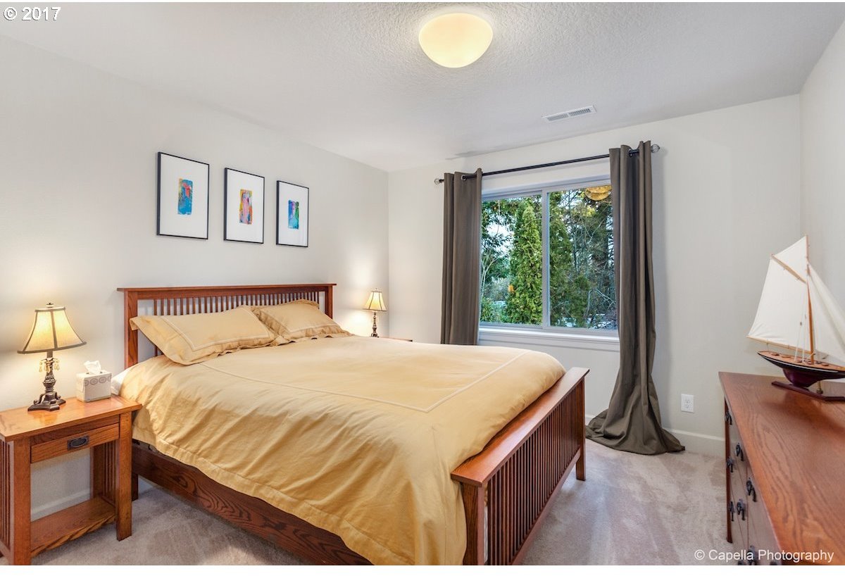 5406 Southwest Taylors Ferry Road Portland, OR 97219 - Photo 18 of 28