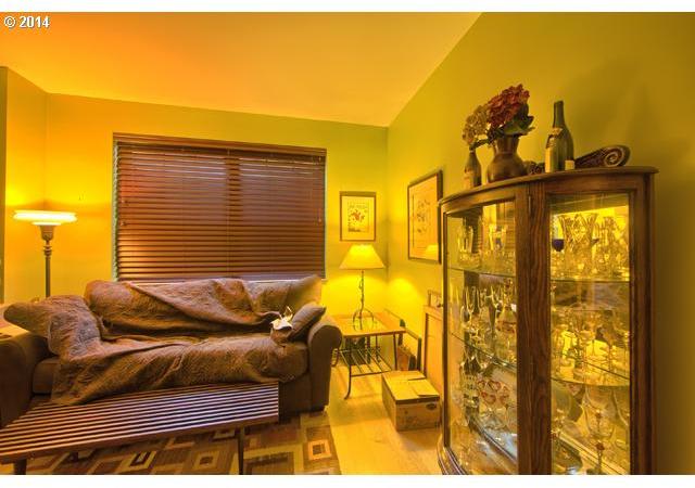 2448 Northwest Westover Road, Unit 201 Portland, OR 97210 - Photo 8 of 16 Gallery Image 8