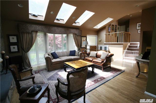 75 Sandy Hollow Road Port Washington, NY 11050 - Photo 4 of 20