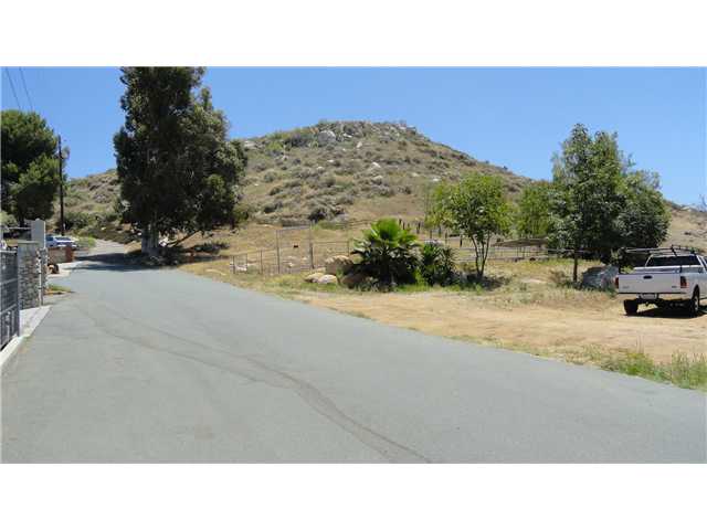 12630 West Rim Court Lakeside, CA 92040 - Photo 4 of 20 Gallery Image 4