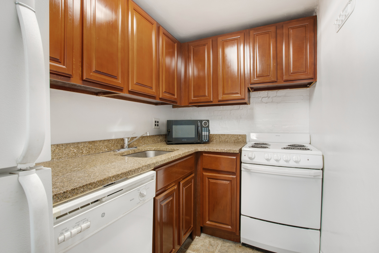 312 East 51st Street, Unit 1B Manhattan, NY 10022 - Photo 3 of 7