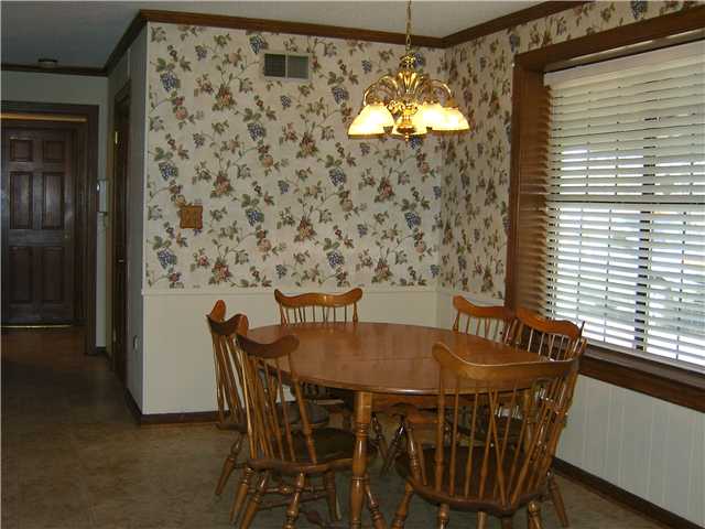 3400 Oak Road Bartlett, TN 38135 - Photo 5 of 12 Eat In Kitchen with Pantry Cabinet
