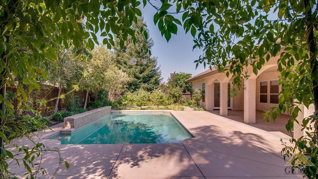 10207 Skiles Drive Bakersfield, CA 93311 - Photo 4 of 34