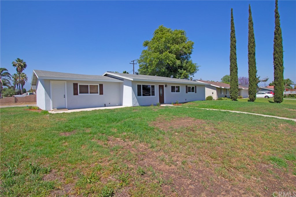 19340 Woodhill Street Rialto, CA 92376 - Photo 3 of 42