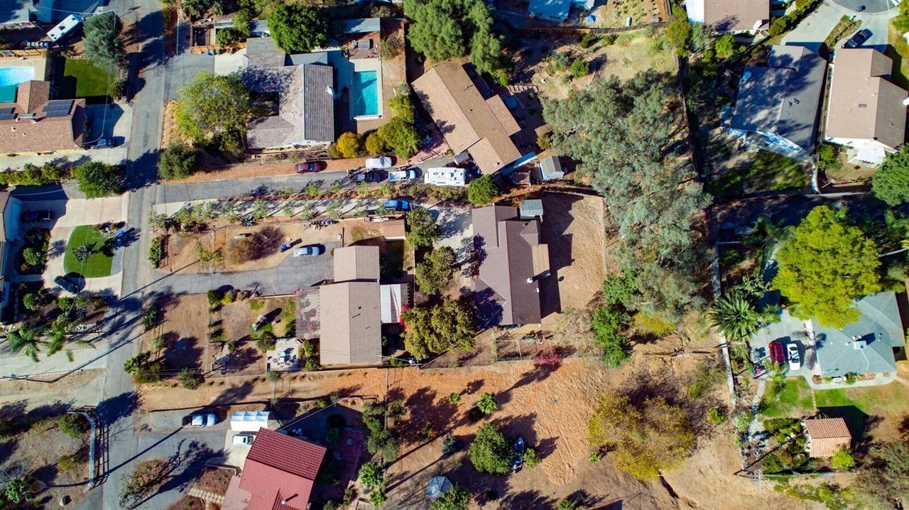 1252 Aves Lane Fallbrook, CA 92028 - Photo 2 of 25 Gallery Image 2