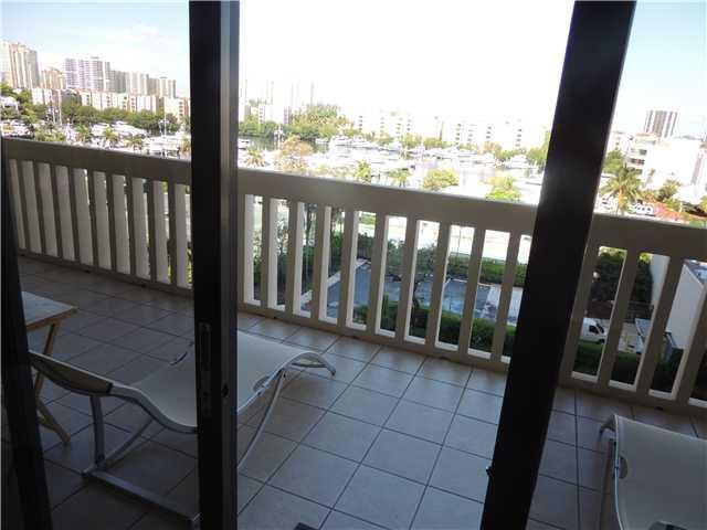 19707 Turnberry Way, Unit 7C Aventura, FL 33180 - Photo 5 of 11