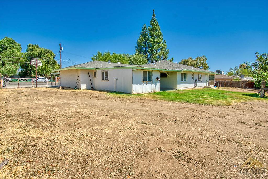 612 Dennison Lane Bakersfield, CA 93306 - Photo 9 of 40