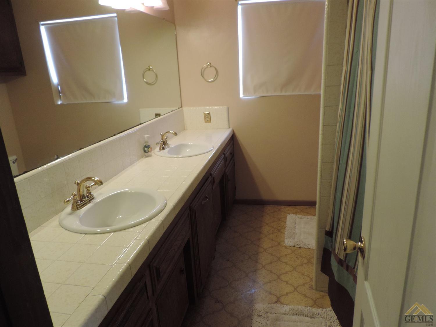 340 Pacheco Road Bakersfield, CA 93307 - Photo 8 of 24 Gallery Image 8