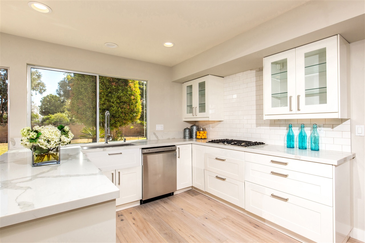 8393 Cliffridge Lane La Jolla, CA 92037 - Photo 13 of 25