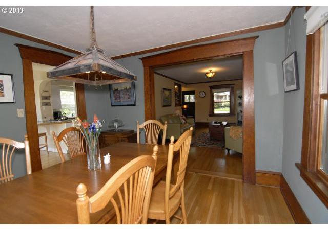1206 Southwest Carson Street Portland, OR 97219 - Photo 5 of 16 Gallery Image 5