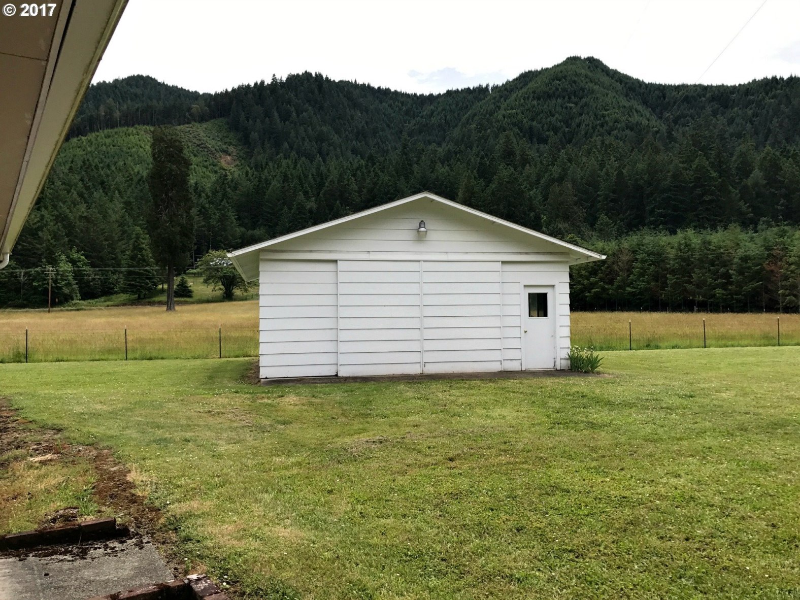 2909 Bullock Road Oakland, OR 97462 - Photo 17 of 29 Gallery Image 17